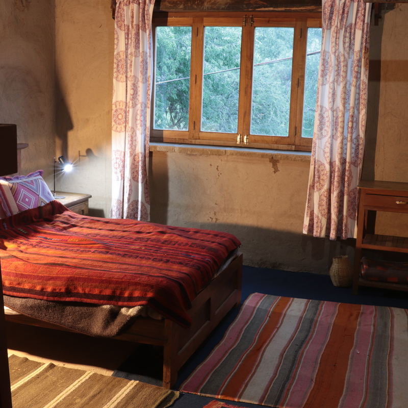 Nuestras habitaciones en la finca están equipadas para que tengas una experiencia placentera y auténtica